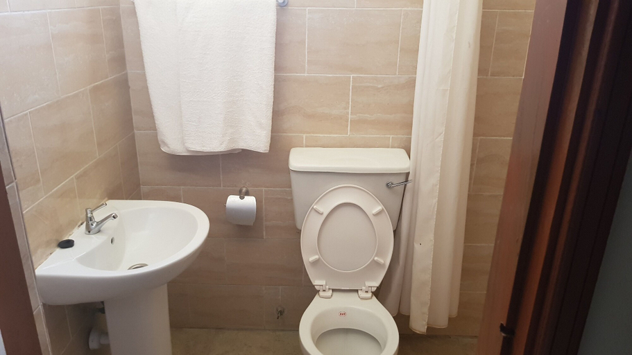 Bathroom 3, Football Hotel, Kombo Saint Mary