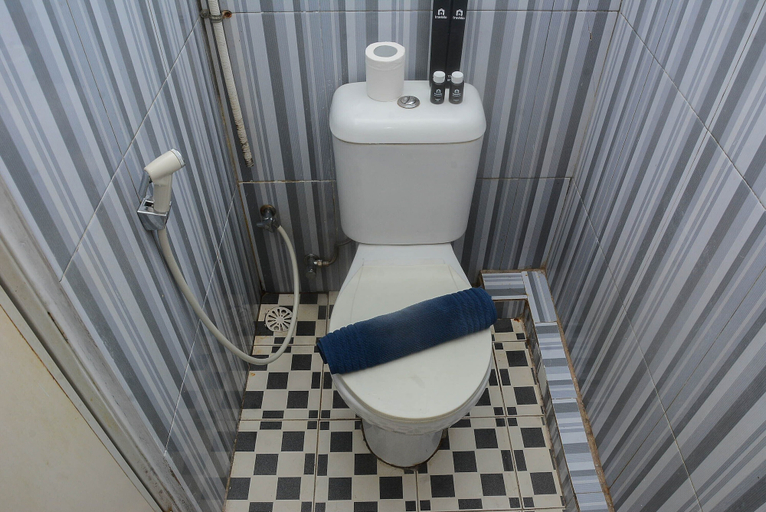 Bathroom 3, Relaxing 2BR at Menteng Square Apartment, Jakarta Pusat