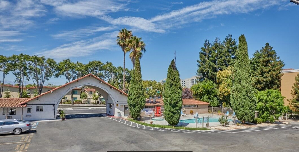 Super 8 by Wyndham San Jose Airport, Santa Clara