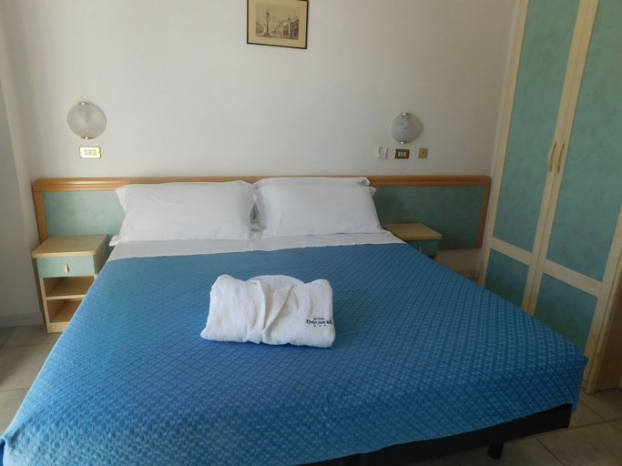 Bedroom 2, Hotel Dolores, Rimini