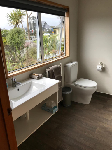 Bathroom 2, Jade Court Motor Lodge, Westland