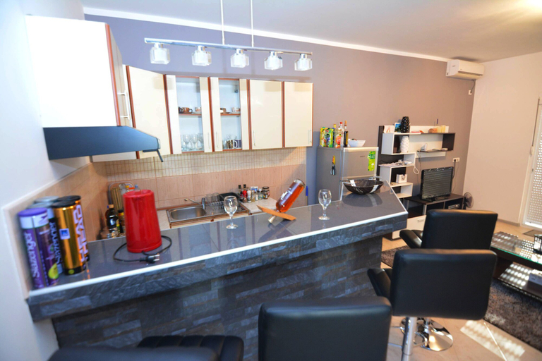 Food & Drinks 5, Apartments Antonio