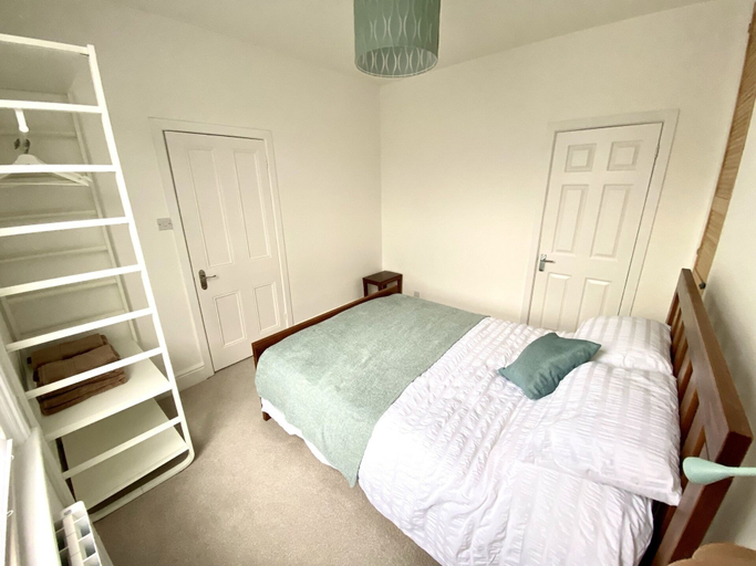 Bedroom 2, Spacious Two Bed Apartment in Poole, Poole