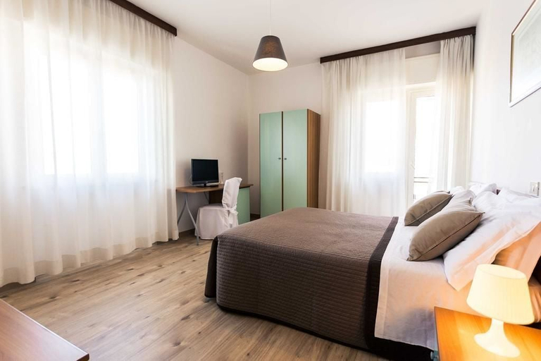 Bedroom 1, Hotel Antagos, Pescara