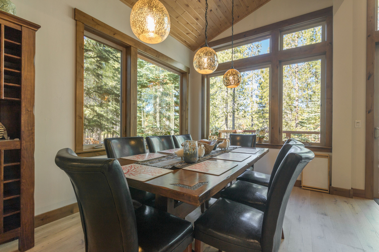 Others 5, Sawtooth by Avantstay Spacious Pine Tree Cabin w/ Hot Tub, Nevada
