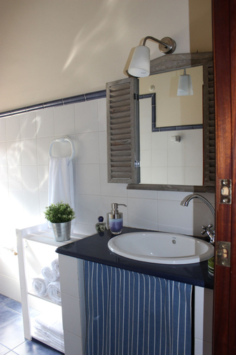 Bathroom 3, Amets etxalde, Vizcaya
