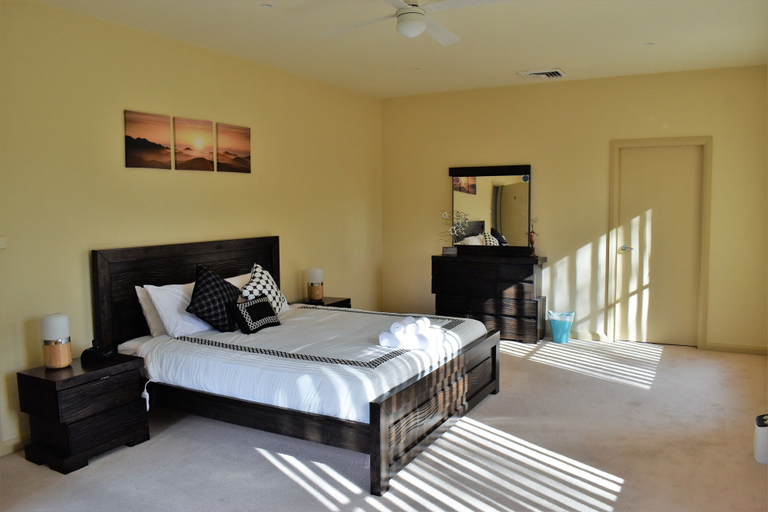 Bedroom 2, Luxury Bungalow, Hawkesbury