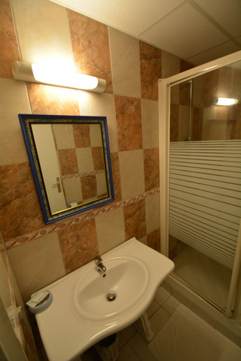 Bathroom 5, Bayfront Hotel, Fort-de-France