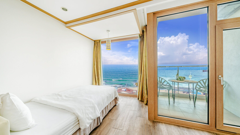 Bedroom 5, Gangneung Four Season Hotel and Pension, Gangneung