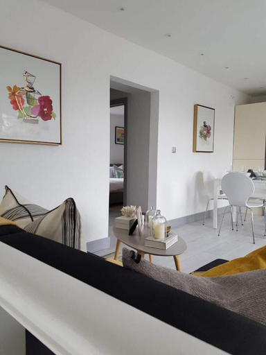 Others 5, Beautiful 2-bed Apartment in Southend-on-sea, Southend-on-Sea