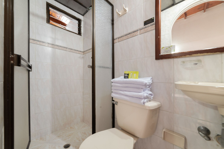 Bathroom, Ayenda 1234 Imperio 70, Medellín