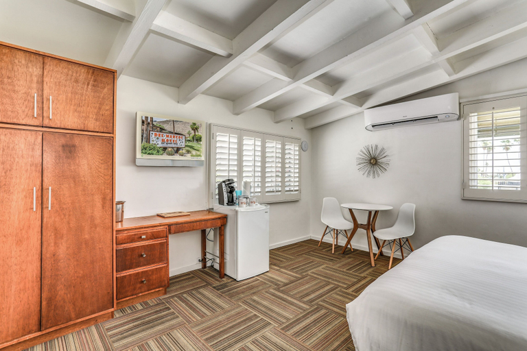 Bedroom 4, Del Marcos Hotel, Riverside