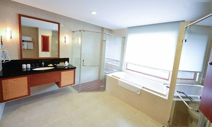 Bathroom, Dalukuan Hotel, Pingtung