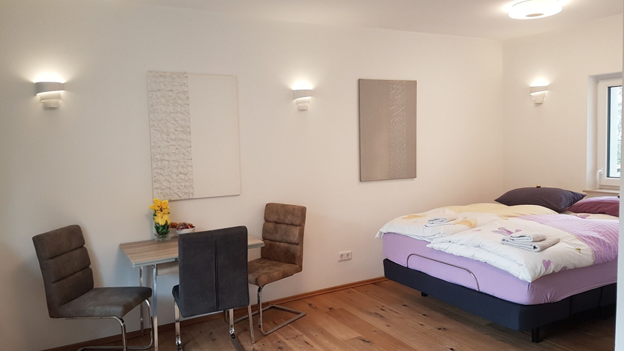 Bedroom 2, Luxusapartment Steinbreche, Rheinisch-Bergischer Kreis