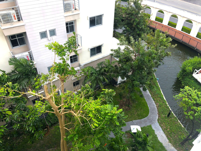 Exterior & Views 5
