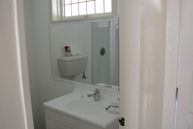 Bathroom 4, Abbeycourt Motel, Hutt city