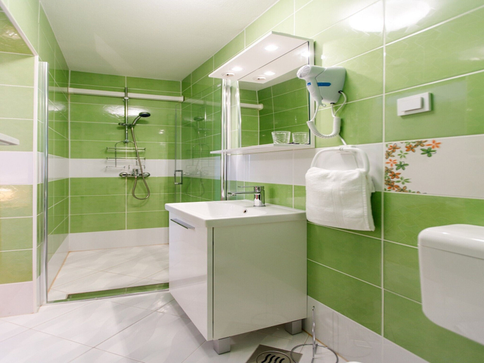 Bathroom 4, Villa Balarin, Bol