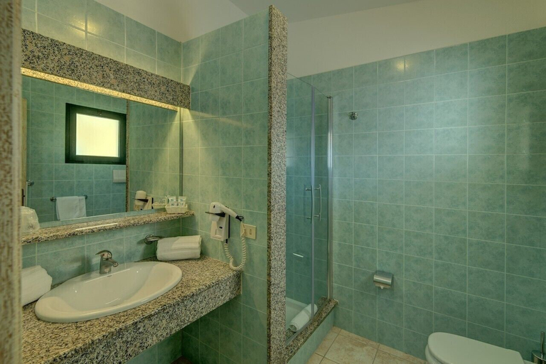 Bathroom 3, Cala Viola Residence con piscina, Nuoro