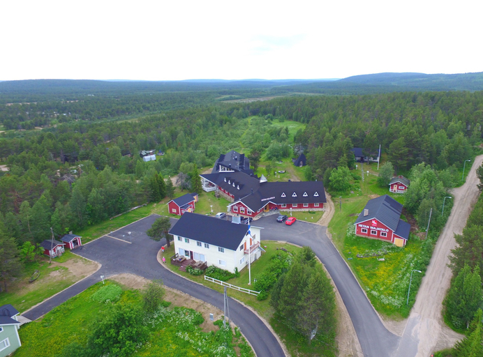 Exterior & Views