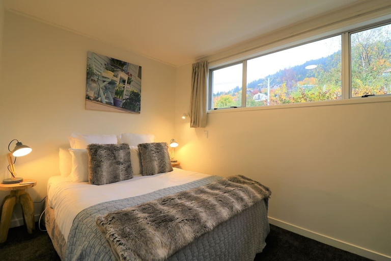 Bedroom 2, Central City Apartment, Parking, Bay Views, Queenstown-Lakes