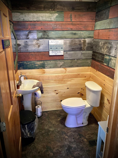 Bathroom 3, The Balsam Inn, Hamilton