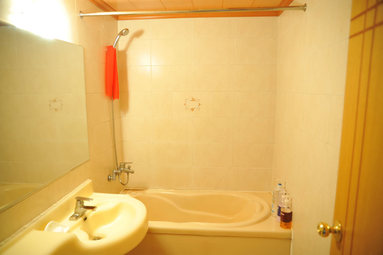 Bathroom 4, Jeju Olleh Hotel, Jeju