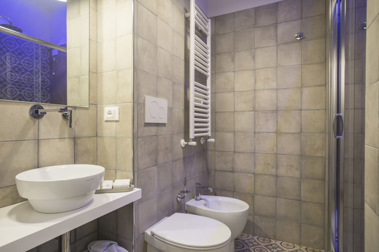 Bathroom 5, Trastevere Gallery Suites, Rome