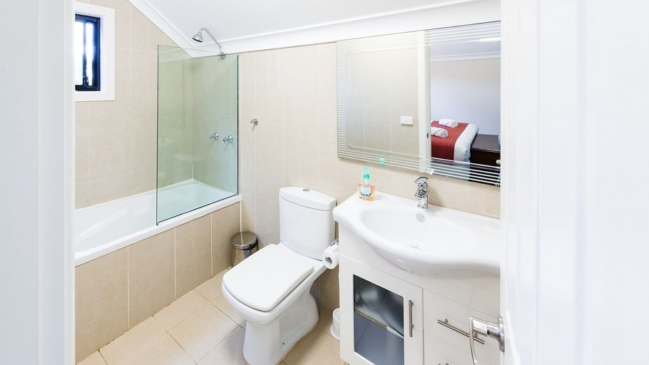 Bathroom 5, Hillview Farmstay, Gundagai