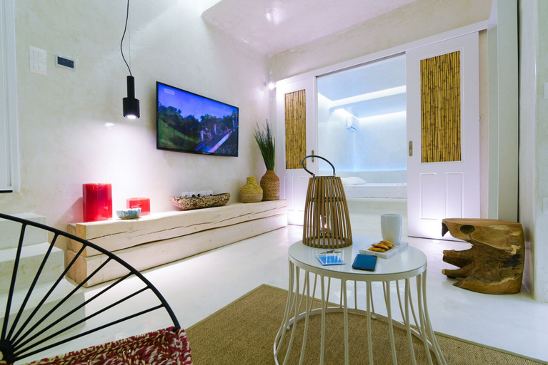 Others 5, Mykonos 52m² Luxury Apartment Sea side Ornos, South Aegean
