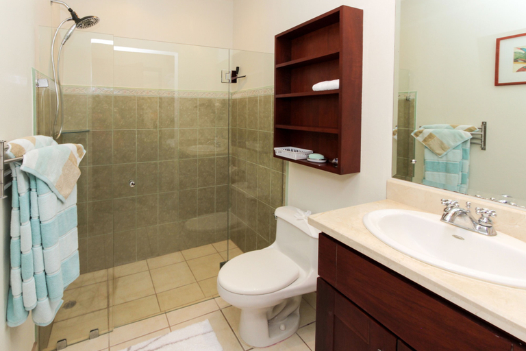 Bathroom 4, Ocean Breeze 11, Carrillo