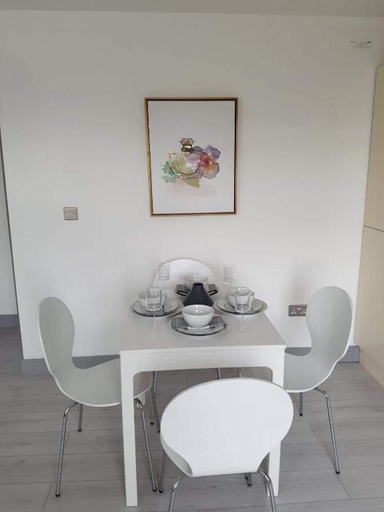 Others 4, Beautiful 2-bed Apartment in Southend-on-sea, Southend-on-Sea