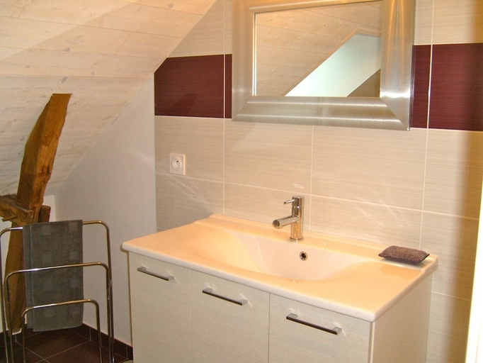 Bathroom 5, Le Chêne Blanc, Loire-Atlantique