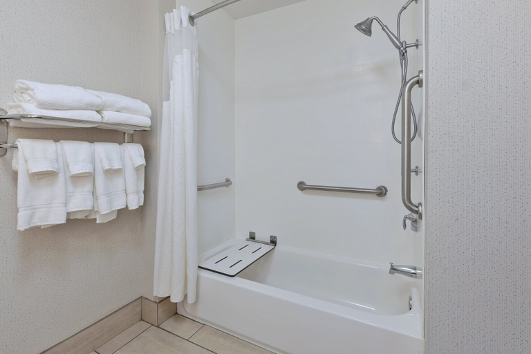 Bathroom 4, Holiday Inn Express & Suites CLEVELAND-RICHFIELD by IHG, Summit