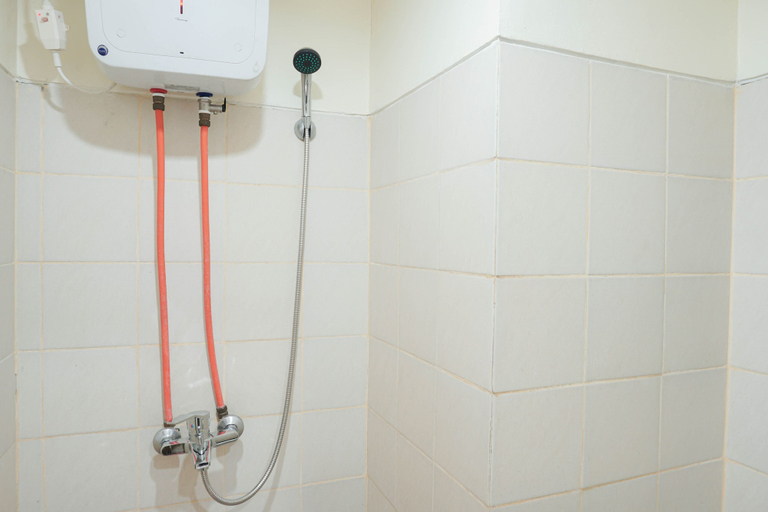 Bathroom 2, Homey 2BR Apartment @ Belmont Residence, Jakarta Barat