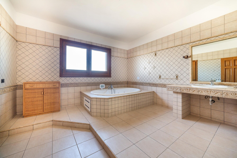 Bathroom 4, Villa Vespucci, Taranto