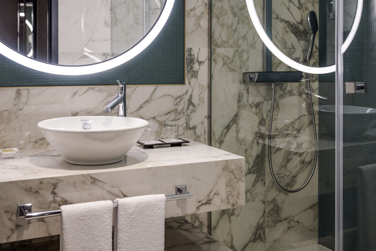 Bathroom 4, Eurostars Ambassador, Budapesti