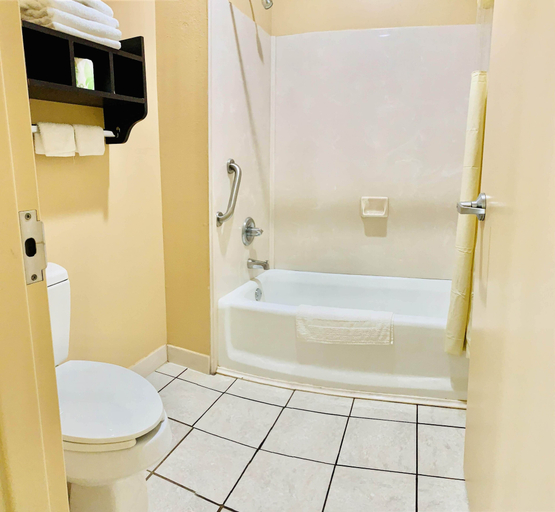 Bathroom 3, Weston Inn & Suites, Cherokee