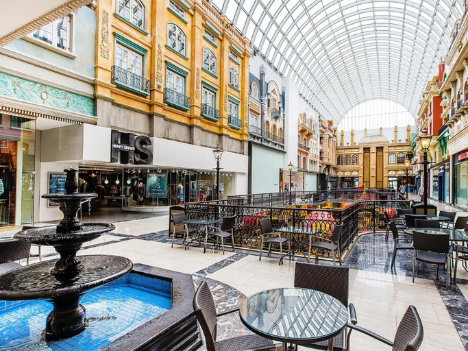 Food & Drinks 3, West Edmonton Mall Inn, Division No. 11