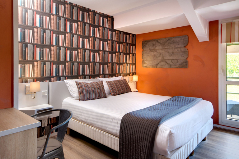 Bedroom 4, Pey La Tour - Logis Hôtels & restaurant, Gironde