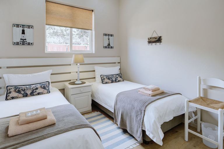 Bedroom 2, Oppiesee Selfcatering Apartments, Eden