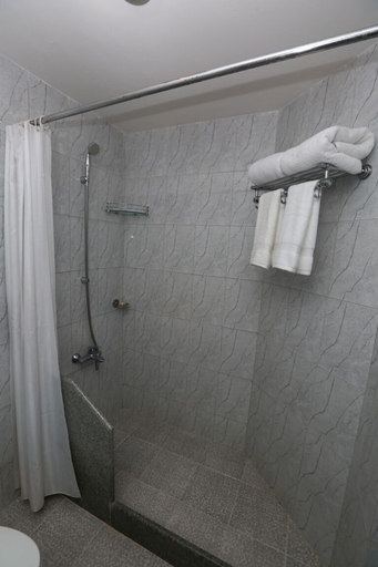 Bathroom 3, Highgates Hotel, Bangalore