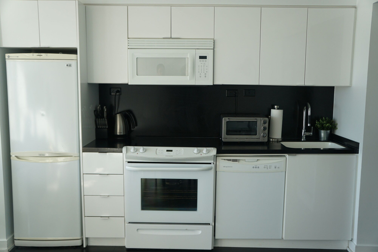 Others 5, City Place 2 BDRM Downtown with Parking, Toronto