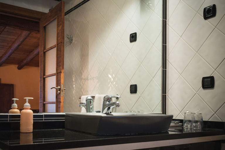 Bathroom, A Corona del Reino, Zaragoza