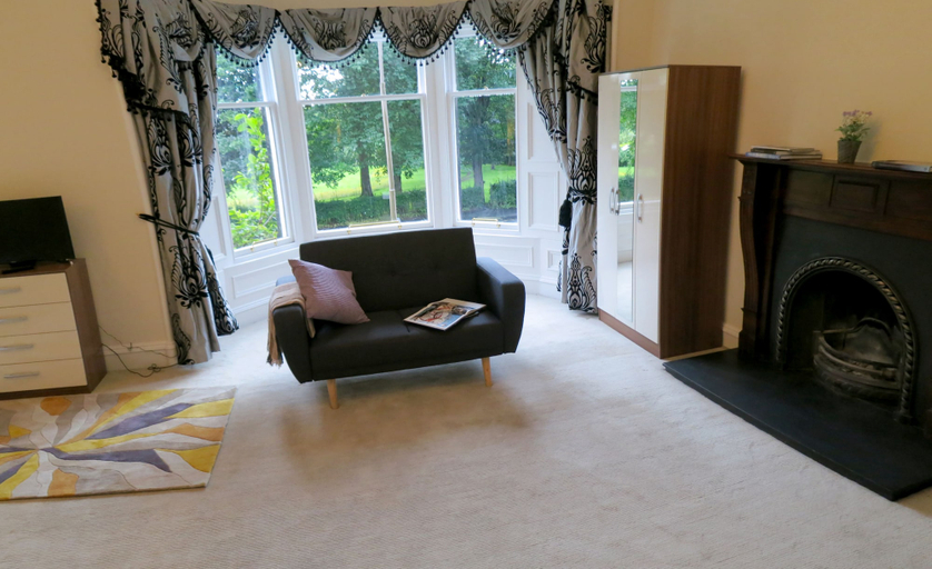 Others 5, Inverleith Estate, Edinburgh