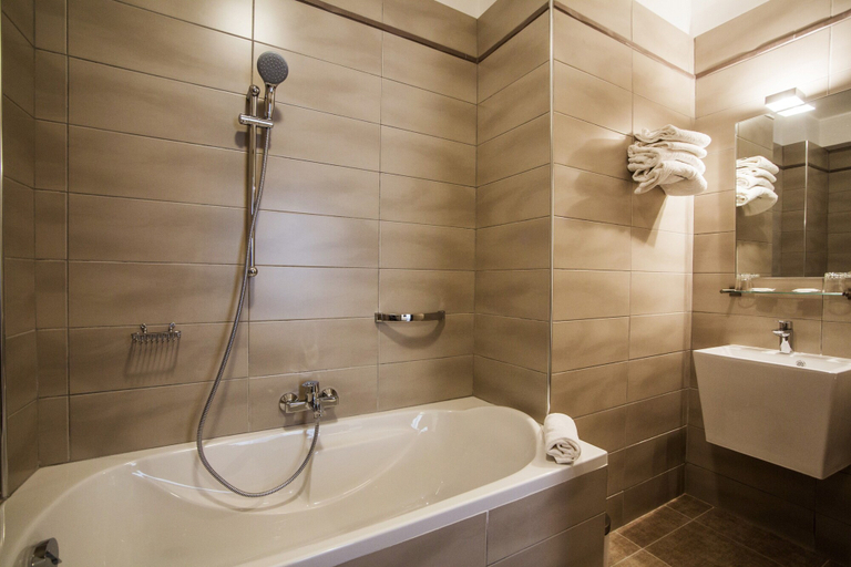 Bathroom 4, Sampiero Corso, Haute-Corse