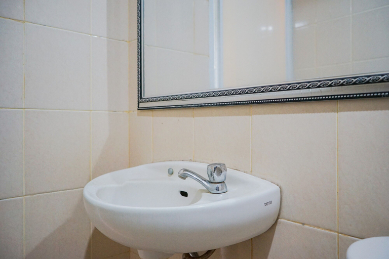 Bathroom 3, Relieved 1BR Apartment at Serpong Greenview, Tangerang Selatan