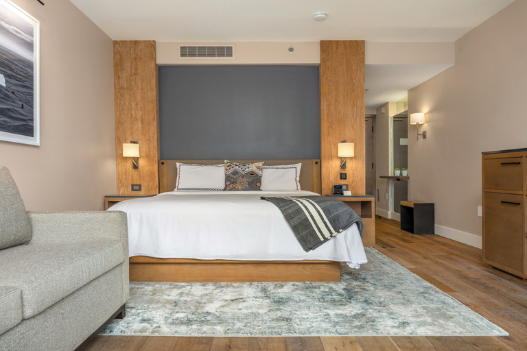 Bedroom 4, Bellevue Club Hotel, King