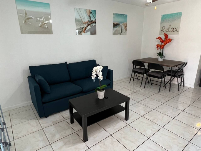 Others 4, Hallandale Beach Hostel, Broward