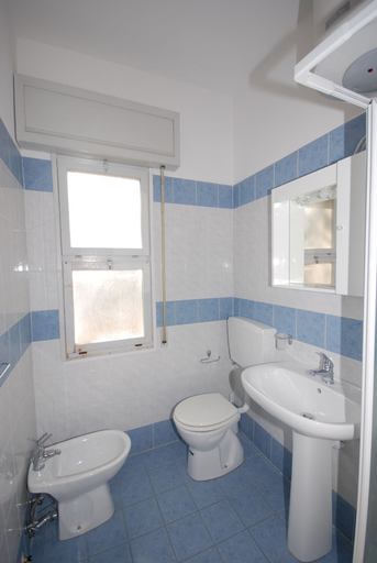 Bathroom 3, Ville Canarino, Udine