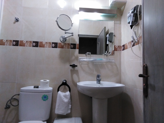 Bathroom 4, Hotel España, Larache